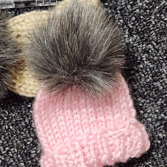 💖💖💖Set of 2 handmade doll winter beanies with fur - Picture 5 of 7